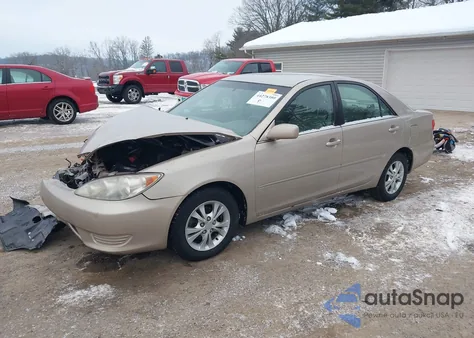 2005 Toyota Camry Le V6 z USA, uszkodzony, nr VIN 4T1BF32K55U105670